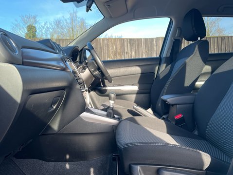 Suzuki Vitara SZ-T BOOSTERJET MHEV 3