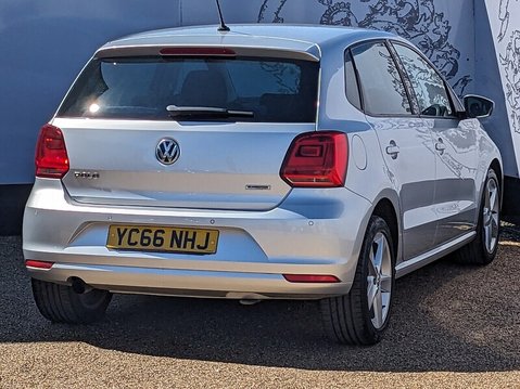 Volkswagen Polo SEL TSI DSG 9