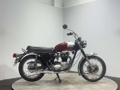Triumph Bonneville 650 1973 GOOD RUNNING PROJECT BIKE CLASSIC BARN FIND 650CC