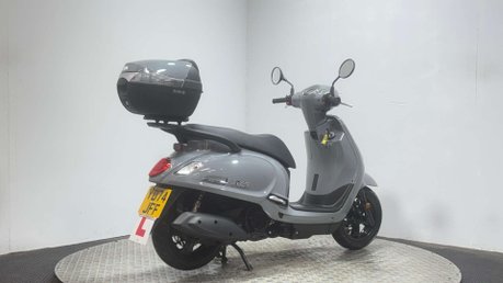 SYM Fiddle 2025 ONLY 2K 1 OWNER 125CC LEARNER SCOOTER WITH TOP BOX 3