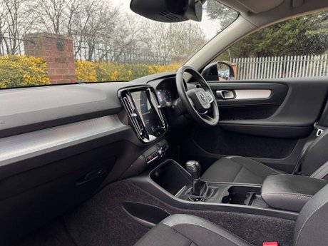 Volvo XC40 2.0 XC40 Momentum D3 5dr 33
