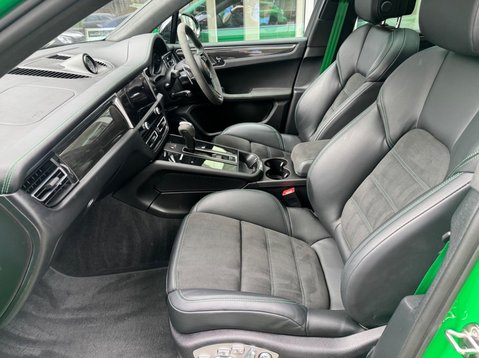 Porsche Macan GTS PDK 37