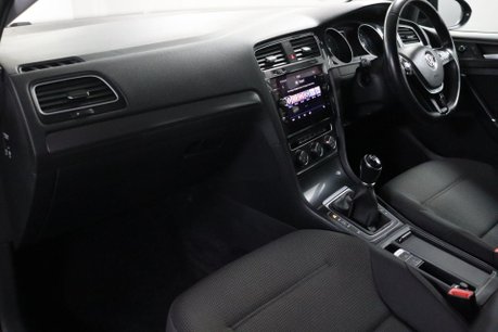 Volkswagen Golf SE NAVIGATION TDI 34