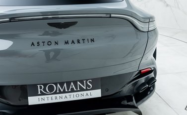 Aston Martin DBX 707 28