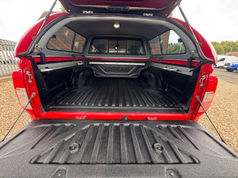 Nissan Navara 2.3 Navara Tekna dCi 4WD 5dr 7