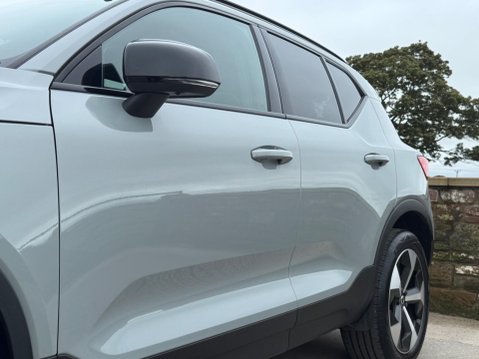 Volvo XC40 2.0 B3 MHEV Plus Dark DCT Auto Euro 6 (s/s) 5dr 7