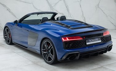 Audi R8 V10 PERFORMANCE CARBON BLACK SPYDER 10