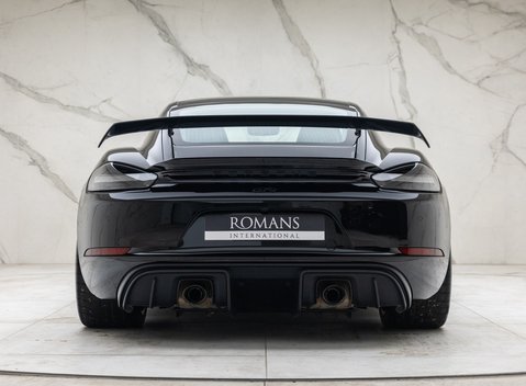 Porsche Cayman GT4 (718) 8