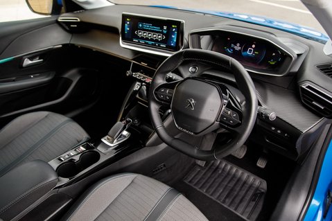 Peugeot 208 ALLURE PREMIUM 4