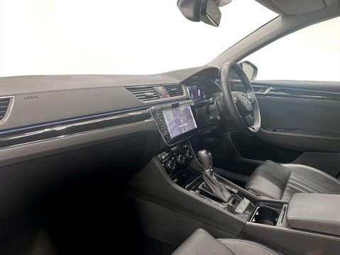 Skoda Superb 2.0 TDI Laurin & Klement Estate 5dr Diesel DSG Euro 6 (s/s) (200 ps) Air Co 15