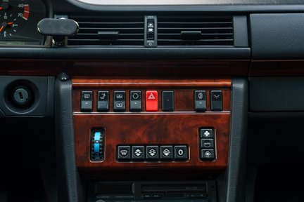 Mercedes-Benz E Class E500 Limited 16