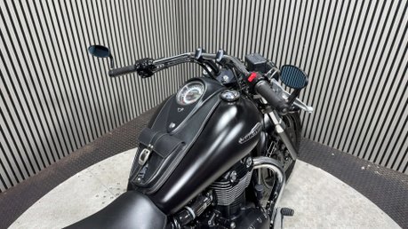 Triumph Thunderbird STORM 2012 21K LONG MOT BIG CC CRUISER TWIN 1700CC 15
