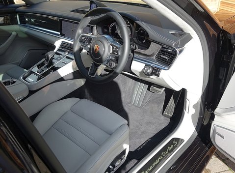 Porsche Panamera Turbo S E-Hybrid 29