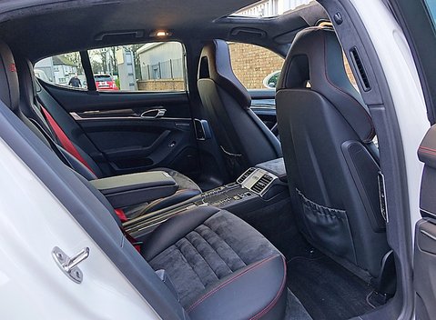 Porsche Panamera GTS 10
