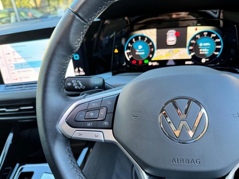 Volkswagen Golf STYLE ETSI DSG 32