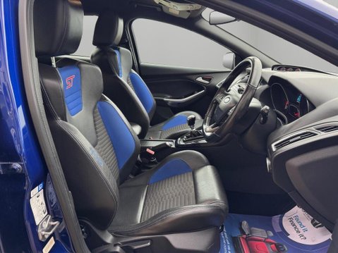 Ford Focus 2.0T EcoBoost ST-2 Euro 6 (s/s) 5dr 12