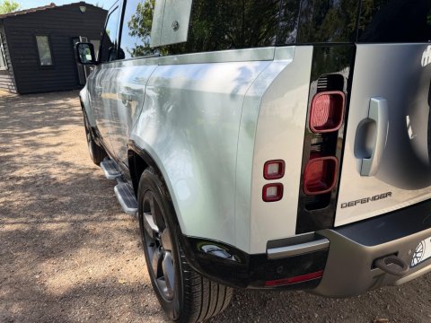 Land Rover Defender X-DYNAMIC S MHEV 14