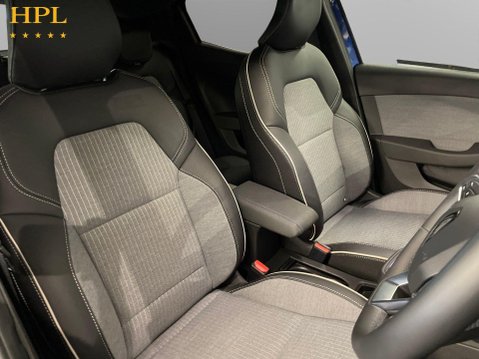 Renault Clio 1.6 E-TECH techno Hatchback 5dr Petrol Hybrid Auto Euro 6 (s/s) (145 ps) 11