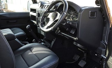 Land Rover Defender T40 16