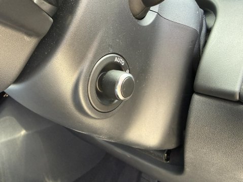 Land Rover Range Rover Velar 2.0 P250 Dynamic HSE SUV 5dr Petrol Auto 4WD Euro 6 (s/s) (249 ps) 42