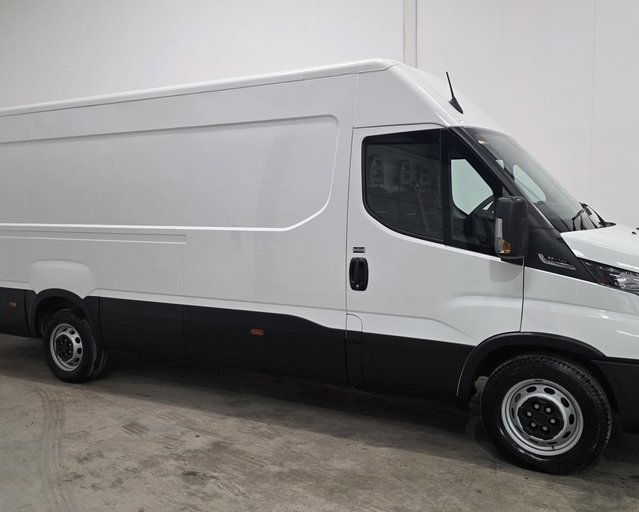 Iveco Daily Daily 35C14 Diesel 2.3 High Roof Business Van 4100L WB Hi-Matic