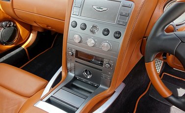 Aston Martin Vanquish S 21