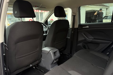 Volkswagen T-Cross 1.0 SE TSI.. 6 MAIN DEALER SERVICES..APPLE CARPLAY & ANDROID AUTO..STUNNING 17