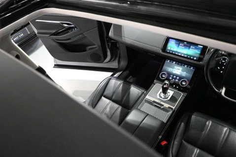 Land Rover Range Rover Evoque R-DYNAMIC SE 20