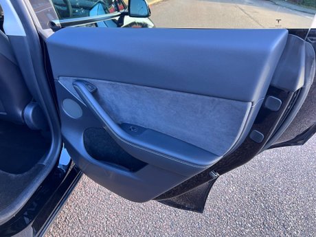 Tesla Model Y (Dual Motor) Long Range Auto 4WDE 5dr 75