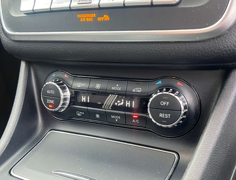 Mercedes-Benz CLA Class 2.1 CLA 220 WhiteArt D Auto 5dr 21