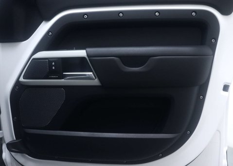 Land Rover Defender 3.0 Defender X-Dynamic HSE D300 MHEV A 4WD 5dr 59