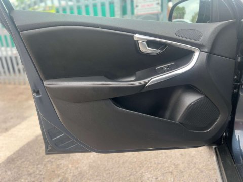 Volvo V40 2.0 V40 Cross Country Professional D3 5dr 45