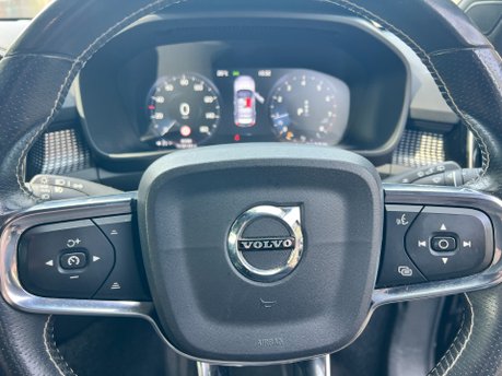 Volvo XC40 2.0 T4 R-DESIGN AWD AUTOMATIC 12