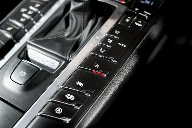 Porsche Macan GTS PDK. WARRANTY. EXCELLENT PSH. SPORT DESIGN PACKAGE. SPORTS EXHAUST. 5