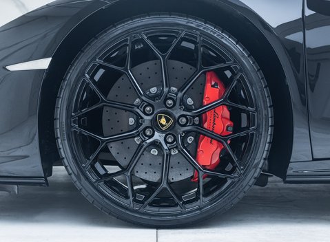 Lamborghini Huracan LP640-4 EVO 13