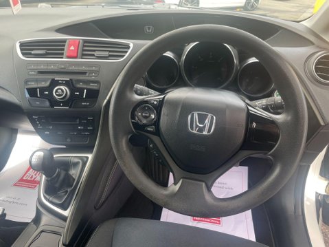Honda Civic 1.6 i-DTEC Black Edition Tourer Euro 5 (s/s) 5dr 17