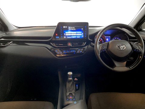Toyota C-HR 1.8 VVT-h Icon SUV 5dr Petrol Hybrid CVT Euro 6 (s/s) (122 ps) Air Con - Al 18