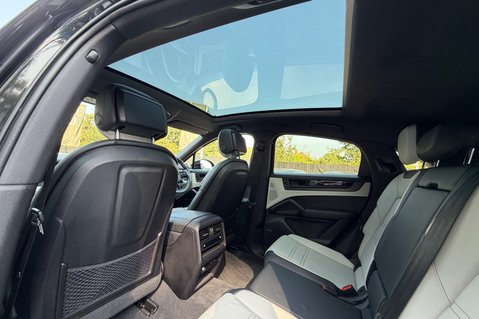 Porsche Cayenne V6 E-HYBRID BLACK EDITION -MATRIX LEDS -360 CAMS -WHITE LEATHER INTERIOR 37