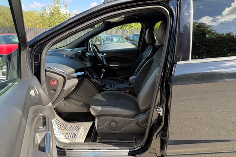 Ford Kuga ST-LINE TDCI - FULL SERVICE HISTORY WITH 9 STAMPS! - NEW MOT 31