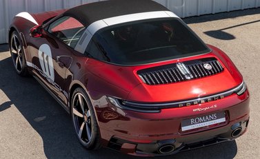 Porsche 911 (992) Targa 4S Heritage Design Edition 10