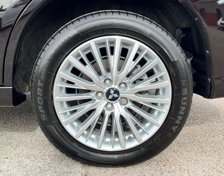 Mitsubishi Outlander 2.4 Outlander Dynamic PHEV CVT 4WD 5dr 13