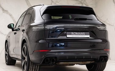 Porsche Cayenne TURBO S 4