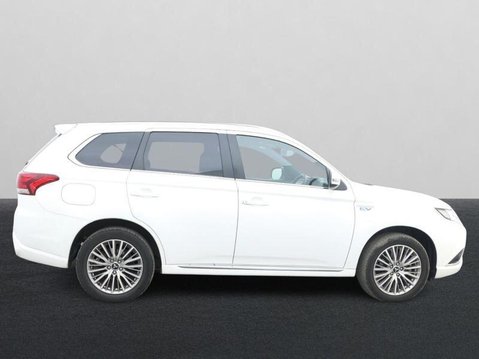 Mitsubishi Outlander PHEV DYNAMIC SAFETY 3