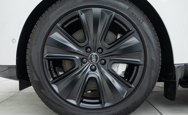 Land Rover Range Rover P440e SE 27