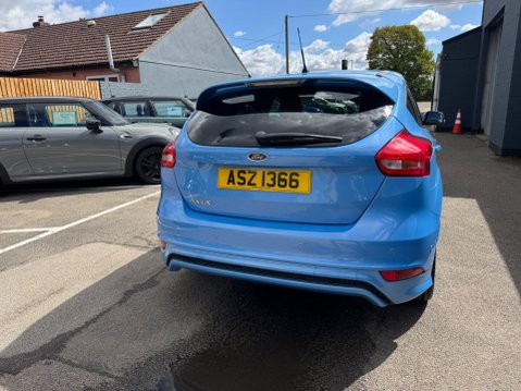 Ford Focus ST-LINE TDCI 7