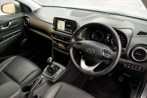 Hyundai KONA PREMIUM SE 4