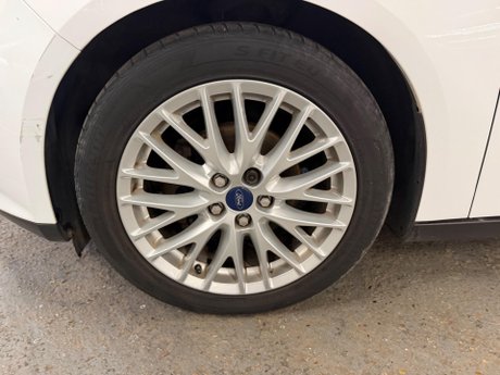 Ford Focus 1.0T EcoBoost Zetec Euro 5 (s/s) 5dr 25