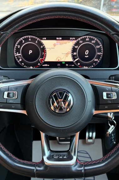 Volkswagen Golf GTI PERFORMANCE TSI DSG - PANORAMIC SUNROOF  