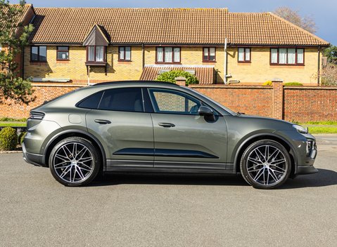 Porsche Macan 4 Electric 3