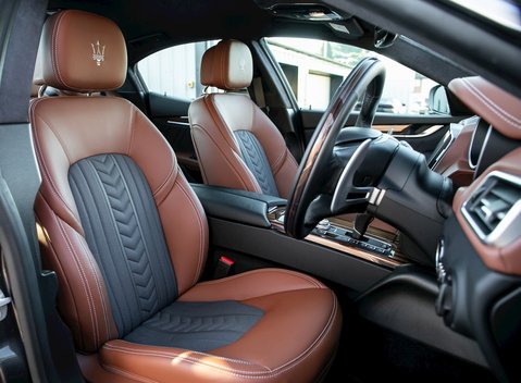 Maserati Ghibli GranLusso 12